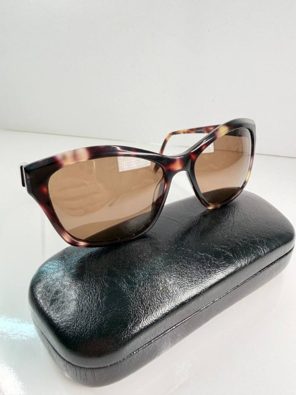 BCBGMAXAZRIA Tortoise Sunglasses – Case Included